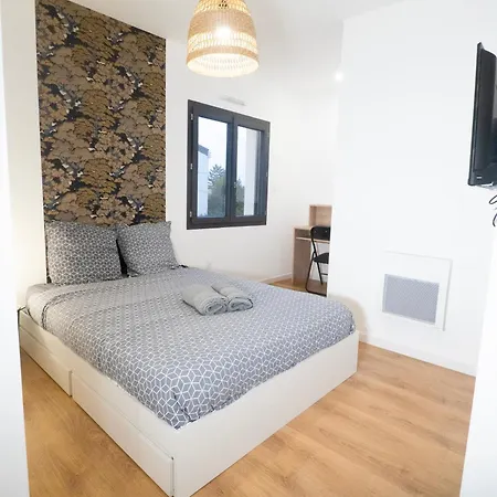 Evasion Urbaine, 1 Ou 2 Villas, 4 A 8 * Poitiers